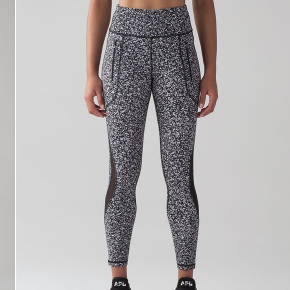 Lululemon Invigorate 7/8 Tight - Picture 3 of 6